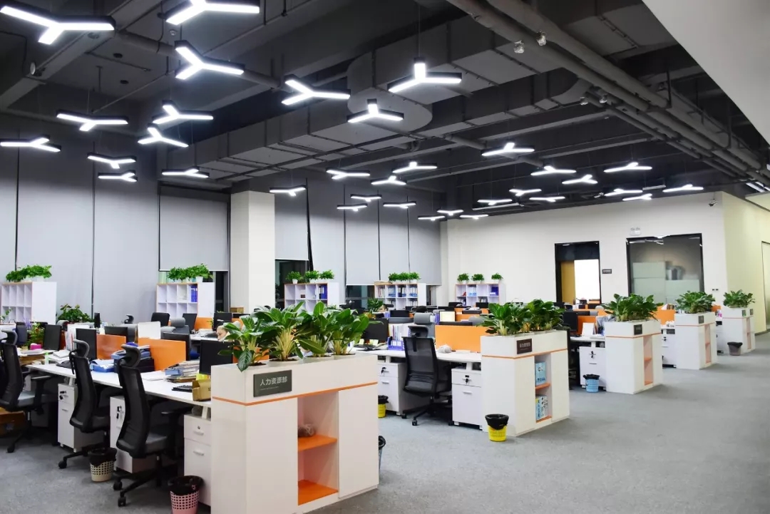 百創精工，匠心締造 |“鴻榮源物業超大型辦公室”裝修項目獲高度贊揚